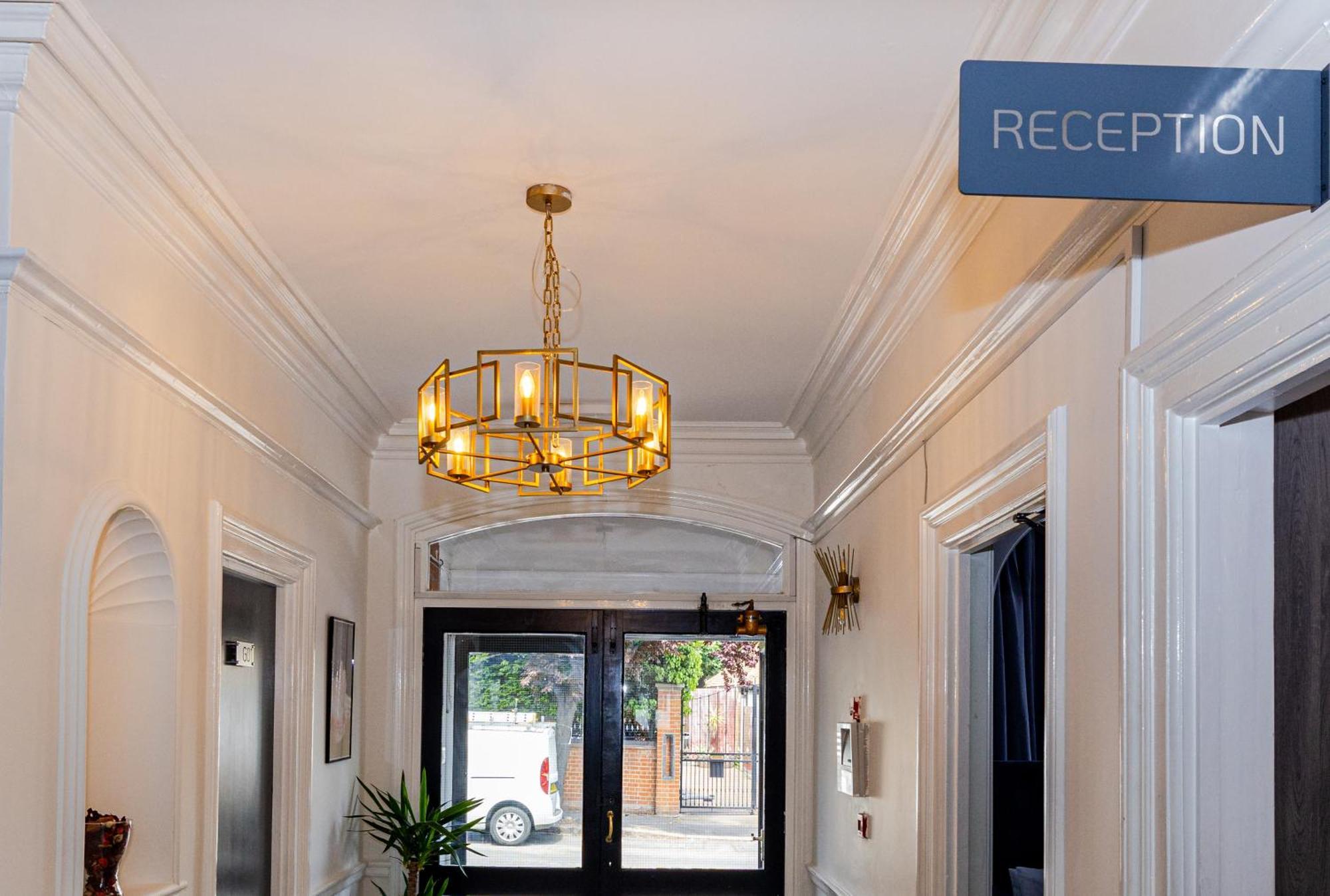 Woodford Hotel Londra Exterior foto