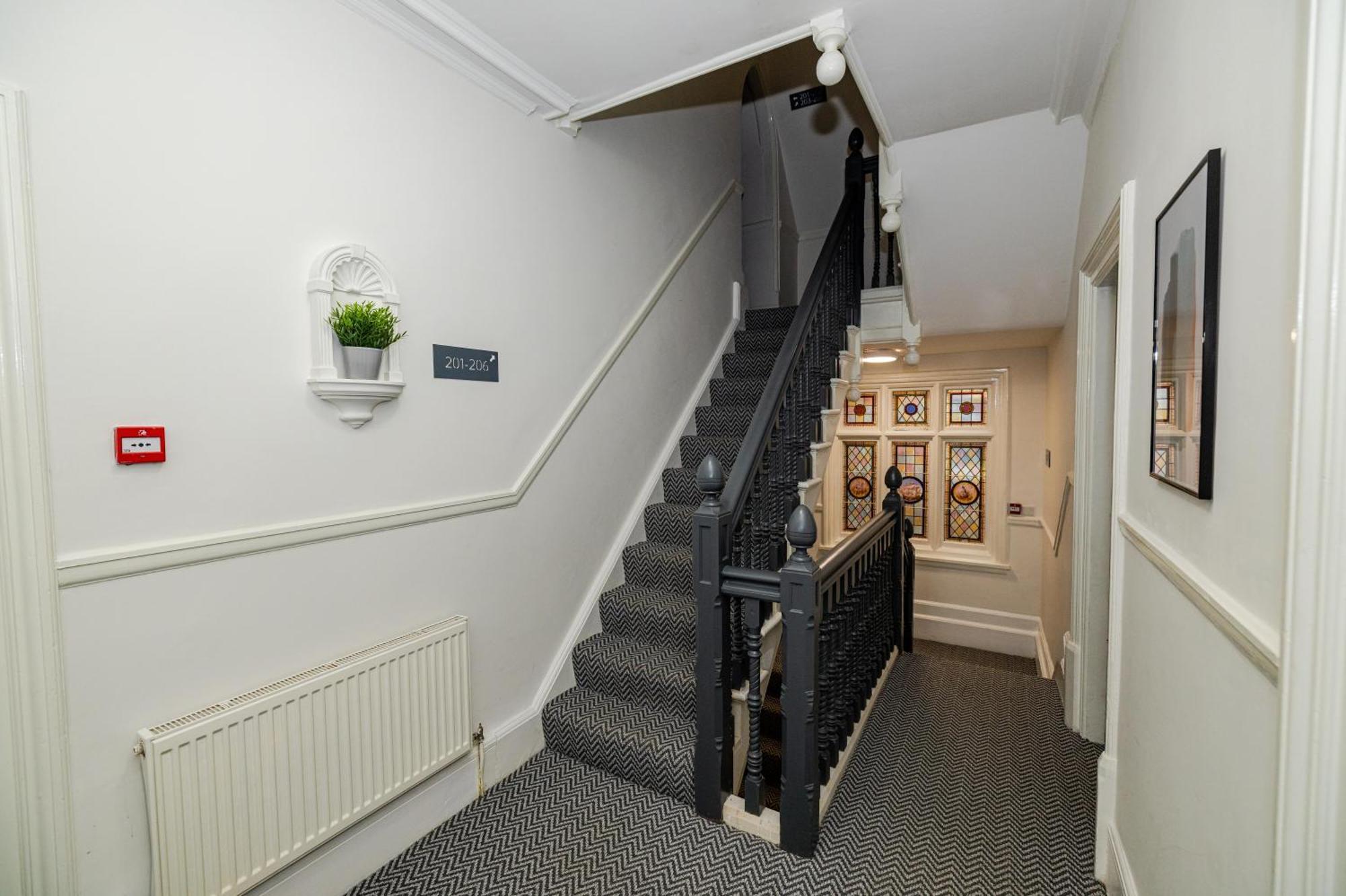 Woodford Hotel Londra Exterior foto