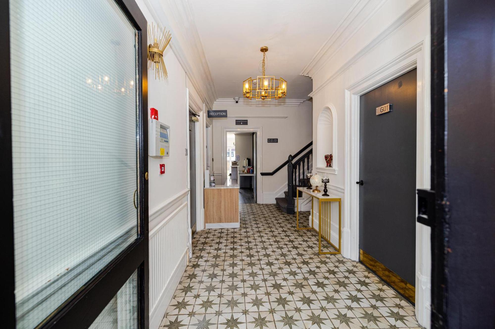 Woodford Hotel Londra Exterior foto